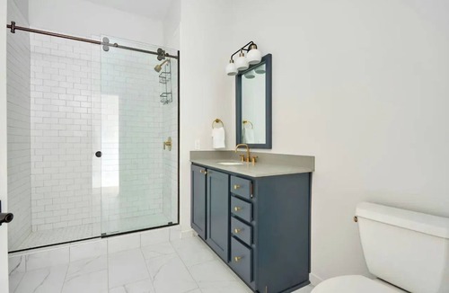 French Quarter Hotel | Steps to the French Quarter & Bourbon St | Hearing-Accessible | The Harlequin