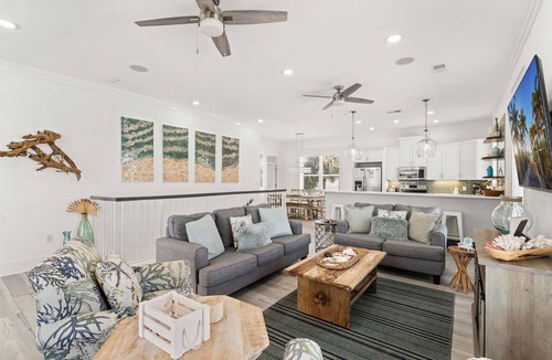 Delos House | Steps to White Sand Beach ~ Private Heated Pool & Hot Tub ~ Sleeps 17