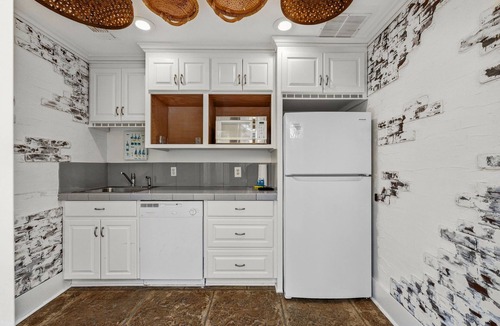Delos House | Steps to White Sand Beach ~ Private Heated Pool & Hot Tub ~ Sleeps 17