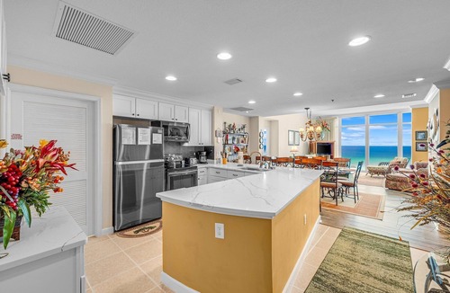 Thomas Drive Condo | Sterling Beach 1007 Huge 4BR/4BA Corner Unit! Heated Pool, Grills & FREE Golf
