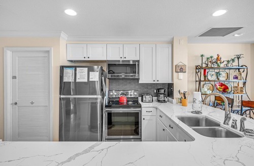 Thomas Drive Condo | Sterling Beach 1007 Huge 4BR/4BA Corner Unit! Heated Pool, Grills & FREE Golf