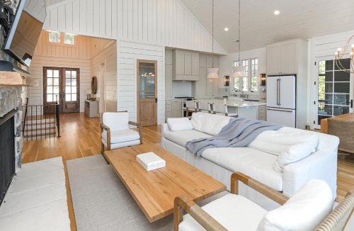 Crane Hill House | Stone Shore Luxury Lake Retreat