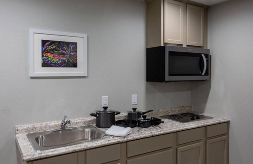 Park Forest - LA North Hotel | Studio, 1 King Bed, Kitchen - Non-Smoking