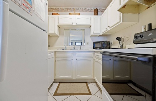 El Centro Beach Condo | Studio - Lullwater 299 bottom floor No Elevator!