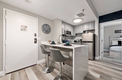 Southwest Orlando Villa | Studio Near Universal | Lake View | Pool & Gym