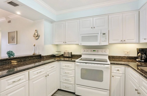 Juno Beach Condo | STUNNING 2 BEDROOM 2 BATH DIRECT OCEANFRONT BEACHFRONT! 10 DAY RENTAL MINIMUM