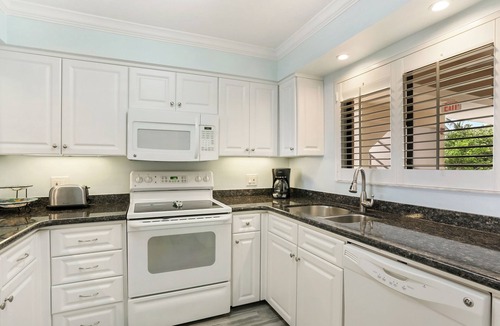 Juno Beach Condo | STUNNING 2 BEDROOM 2 BATH DIRECT OCEANFRONT BEACHFRONT! 10 DAY RENTAL MINIMUM