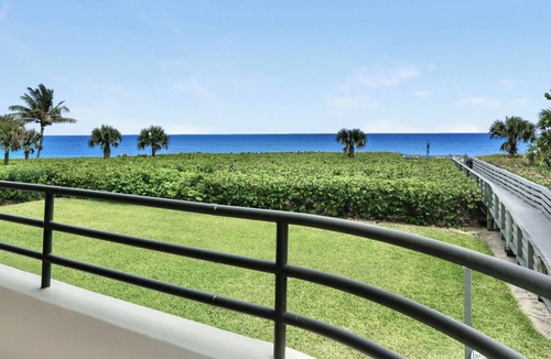 Juno Beach Condo | STUNNING 2 BEDROOM 2 BATH DIRECT OCEANFRONT BEACHFRONT! 10 DAY RENTAL MINIMUM