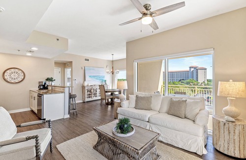 Four Mile Village Condo | Stunning 2BR/2BA Luau Condo at Sandestin Resort – 5-Min Walk to the Beach!