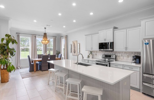 Villa Lago House | Stunning 4BR Beach Villa! 2 GOLF CARTS. Steps to Pool. Beach Tram. Near Wharf