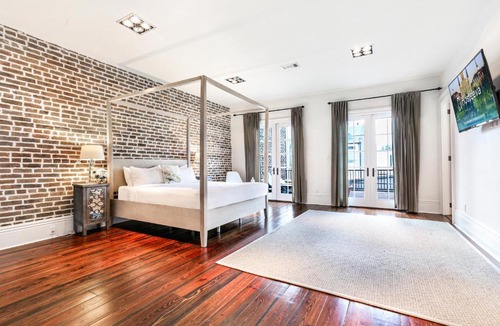 Central Business District House | Stunning 5 BR Urban Oasis Downtown NOLA