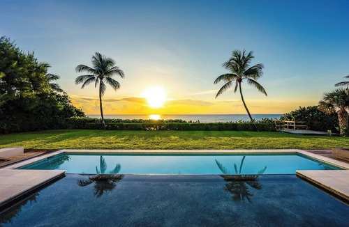 Ocean Ridge House | Stunning and Spacious Beachfront 7-bedroom house in delightful Delray Area