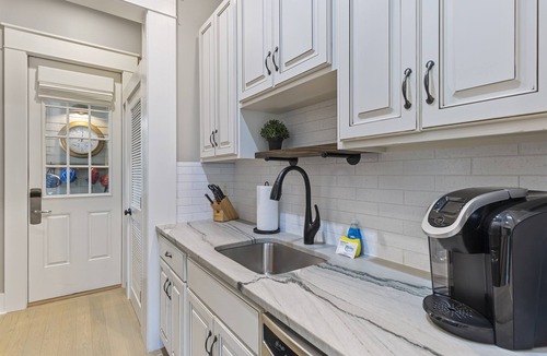 Watercolor House | Stunning Carriage House in Watercolor | 2 Bicycles Included!