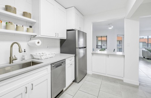Tierra Verde Condo | Stunning Five Star Remodel On Bay near Beach - DIscount for long-term!
