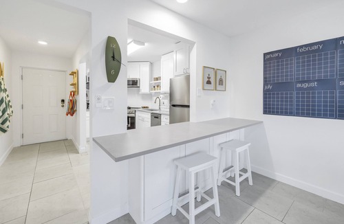 Tierra Verde Condo | Stunning Five Star Remodel On Bay near Beach - DIscount for long-term!
