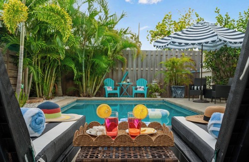 Bradenton House | Stunning Historic home, pool, grill , bar, 15 mins to AMI.