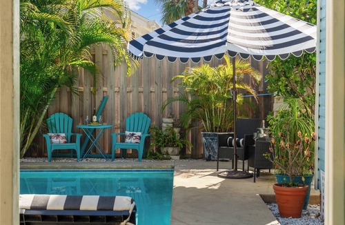 Bradenton House | Stunning Historic home, pool, grill , bar, 15 mins to AMI.