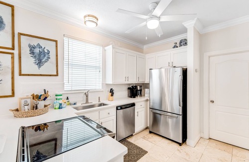 White's Gulfview House | Stunning Home near Deeded Beach, Fast WiFi, Patio, AC & 2 Bikes