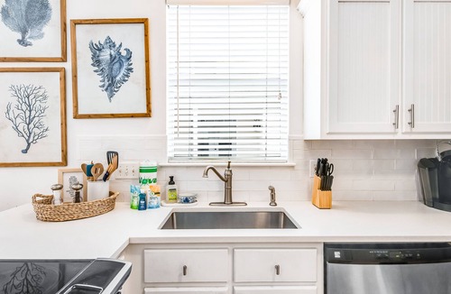 White's Gulfview House | Stunning Home near Deeded Beach, Fast WiFi, Patio, AC & 2 Bikes