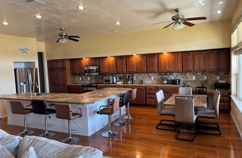 Eureka House | Stunning Lakefront retreat. The perfect getaway for families!