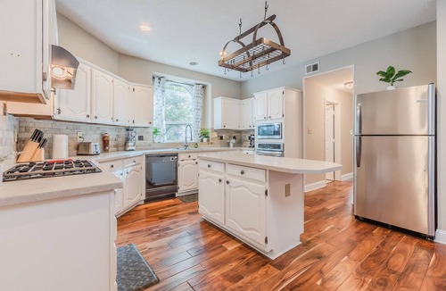 Allen House | Stunning, Modern, Spacious Getaway,2 game rooms, Pool/Hot tub