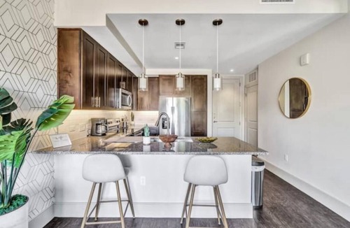 North Dallas Apartment | Stunning Preston Hollow Apartment. WiFi, Pool, Gym. Free Parking. Pet Friendly!
