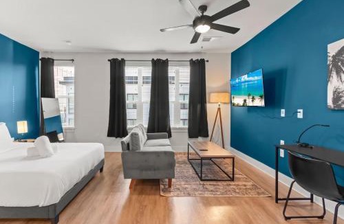 North Hyde Park Apartment | Stunning Studio Pool and Gym Raymond James