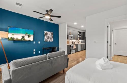 North Hyde Park Apartment | Stunning Studio Pool and Gym Raymond James