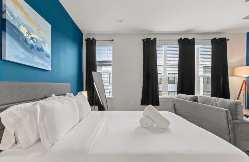 North Hyde Park Apartment | Stunning Studio Pool and Gym Raymond James