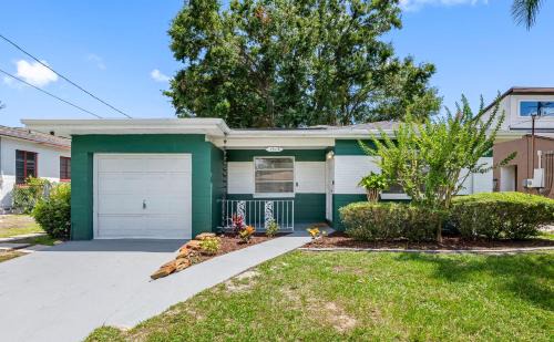 North Hyde Park House | Stunning Tampa Stay Prime Location & Comfort!