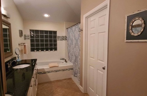 Juno Beach Apartment | Stylish 1-bedroom studio with its own AC in Juno Beach - 1 block to Next Era