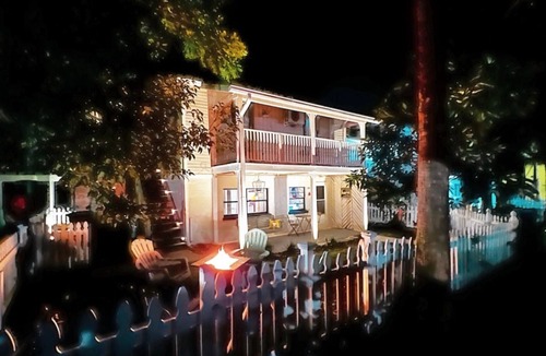 DeLand House | Stylish 2BR Downtown DeLand Outdoor Fire Pit & Relaxed Vibes
