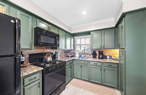 Pasadena House | Stylish 2BR Retreat: Office, Patio & King Bed