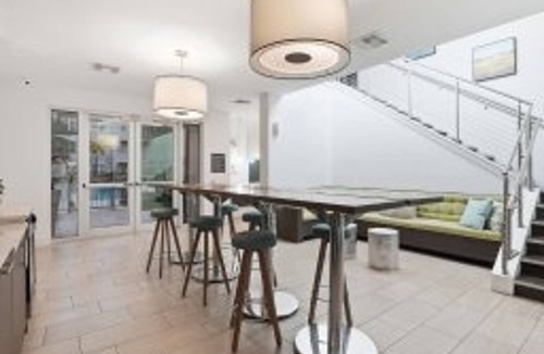 Courier City - Oscawana Apartment | Stylish 2BR w Balcony Pool Pet-friendly 15