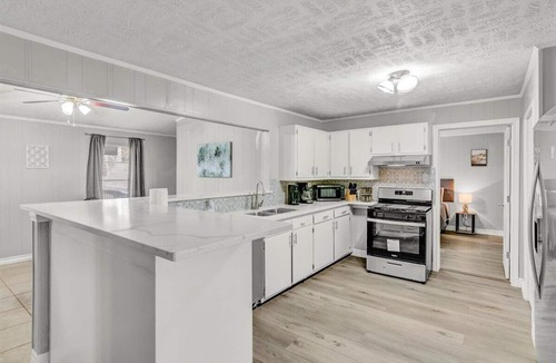 Groves House | Stylish 4 bedroom home in Groves