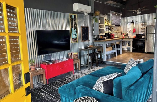 Algiers Point Apartment | Stylish Algiers Point studio with king bed. Steps to ferry, minutes to French Quarter.