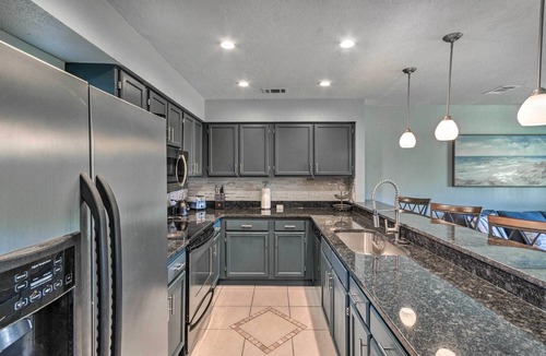 Mary Esther House | Stylish Bayfront Townhome < 10 Mi to Beach!