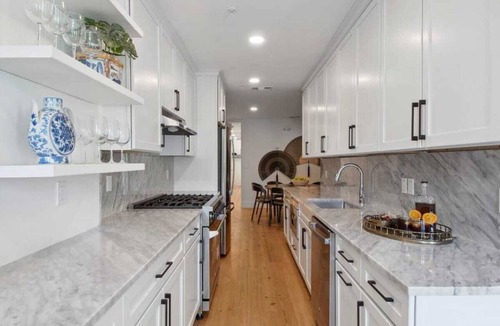 Central Business District Hotel | Stylish CBD Hotel Suite | Near French Quarter