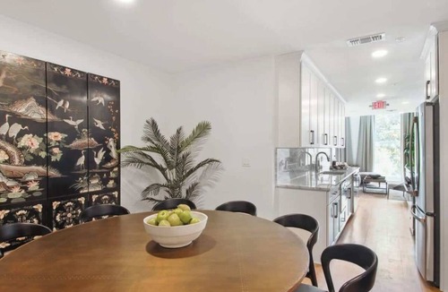 Central Business District Hotel | Stylish CBD Hotel Suite | Near French Quarter