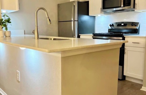 Kirkman South Apartment | Stylish Clean 2BD & 2BTH Near Universal Free Parking Fast WiFi Quiet Gated