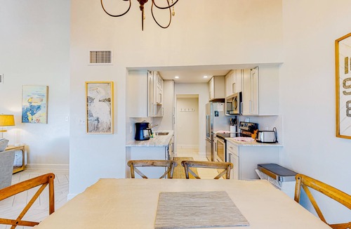 Miramar Beach Condo | Stylish getaway with shared pool, central AC, washer/dryer - snowbirds welcome