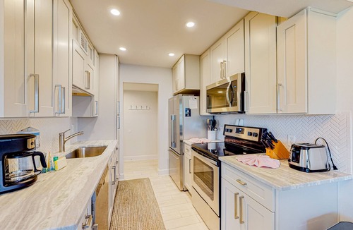 Miramar Beach Condo | Stylish getaway with shared pool, central AC, washer/dryer - snowbirds welcome