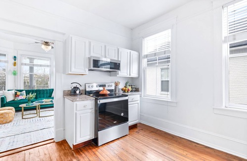 Springfield Apartment | Stylish historic apt near Everbank Stadium and hospitals