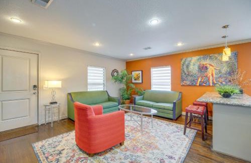 South Central Houston Apartment | Stylish Houston Condo with Bright Outdoor Area!
