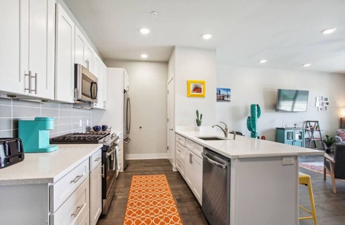 New Orleans Condo | Stylish NOLA Bywater Condo 2BR/2BA w Pool/Balcony!