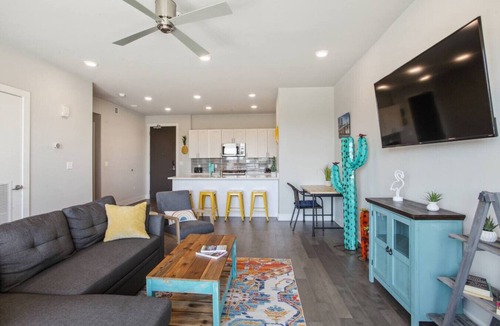 New Orleans Condo | Stylish NOLA Bywater Condo 2BR/2BA w Pool/Balcony!