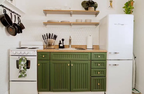 Lake Worth Cottage | Stylish Private Cottage + Yard | Walk to Dining