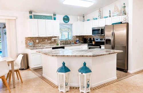 Diplomat Villa | Stylish Seahorse Villa in Cape Coral with Heated Pool