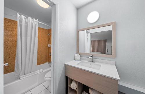 Daytona Beach Hotel | Suburban Studios Daytona Beach - Speedway