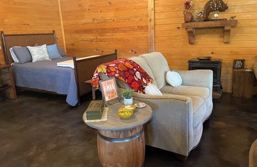Oscar Cabin | Sugar Cane Cottage is cozy with a country feeling.